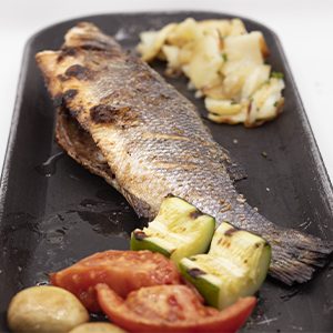 ROBALIZA Á BRASA CON VERDURAS